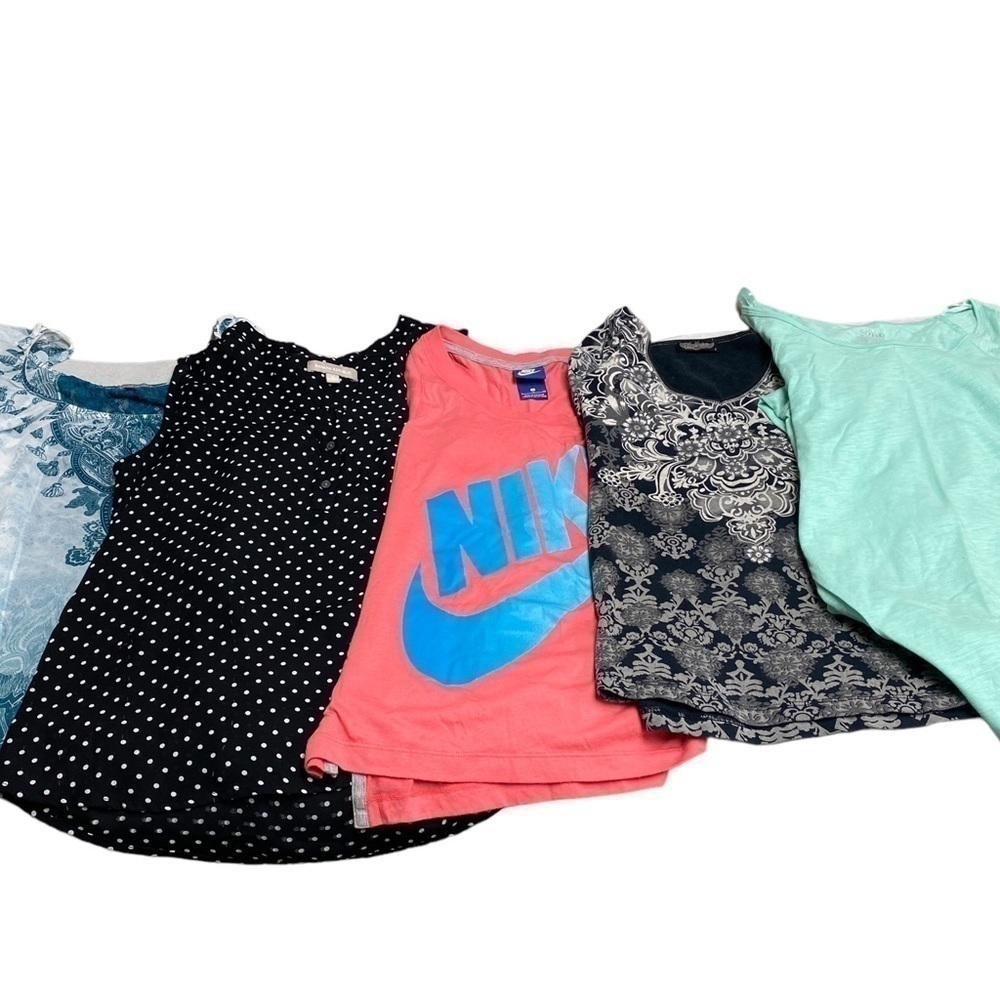 Lot of 5‎ ladies tops. Size small.
